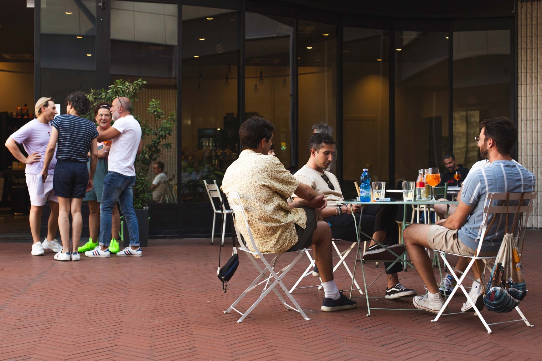 People having a drink at Centro Pecci Bistrot