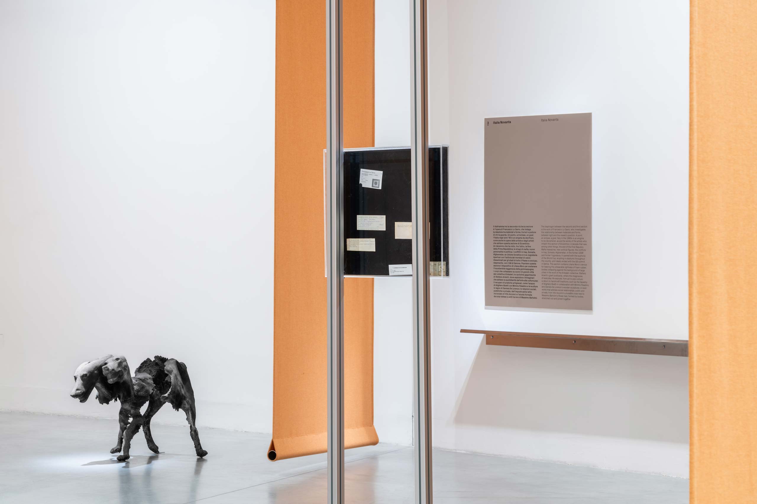 Vista dell'installazione “Eccentrica”, a cura di Stefano Collicelli Cagol, allestimento di Formafantasma. Centro per l’arte contemporanea Luigi Pecci, Prato, 2024.