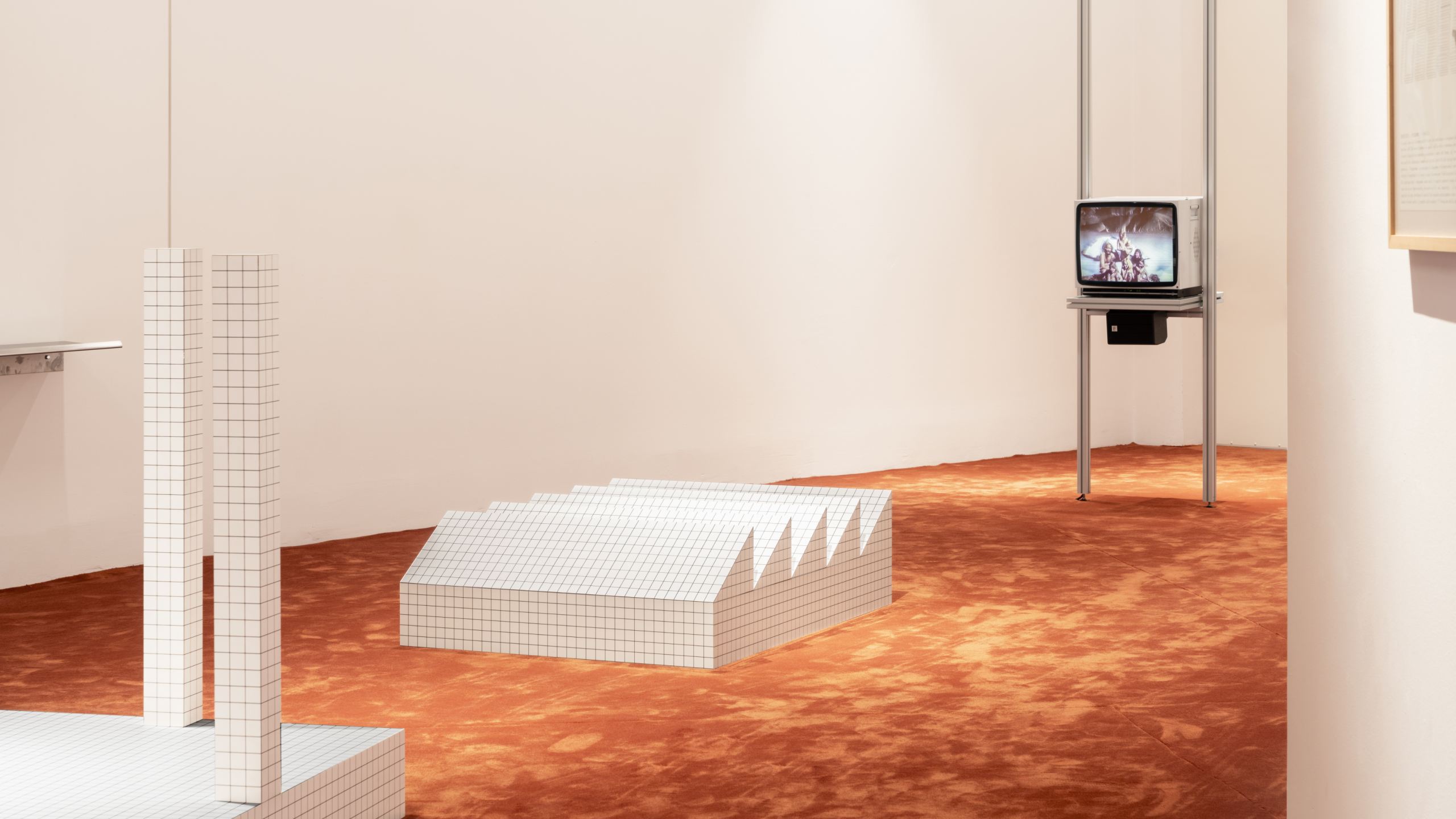 “Eccentrica”, exhibition view, curated by Stefano Collicelli Cagol, exhibition design by Formafantasma. Centro per l’arte contemporanea Luigi Pecci, Prato, 2024.