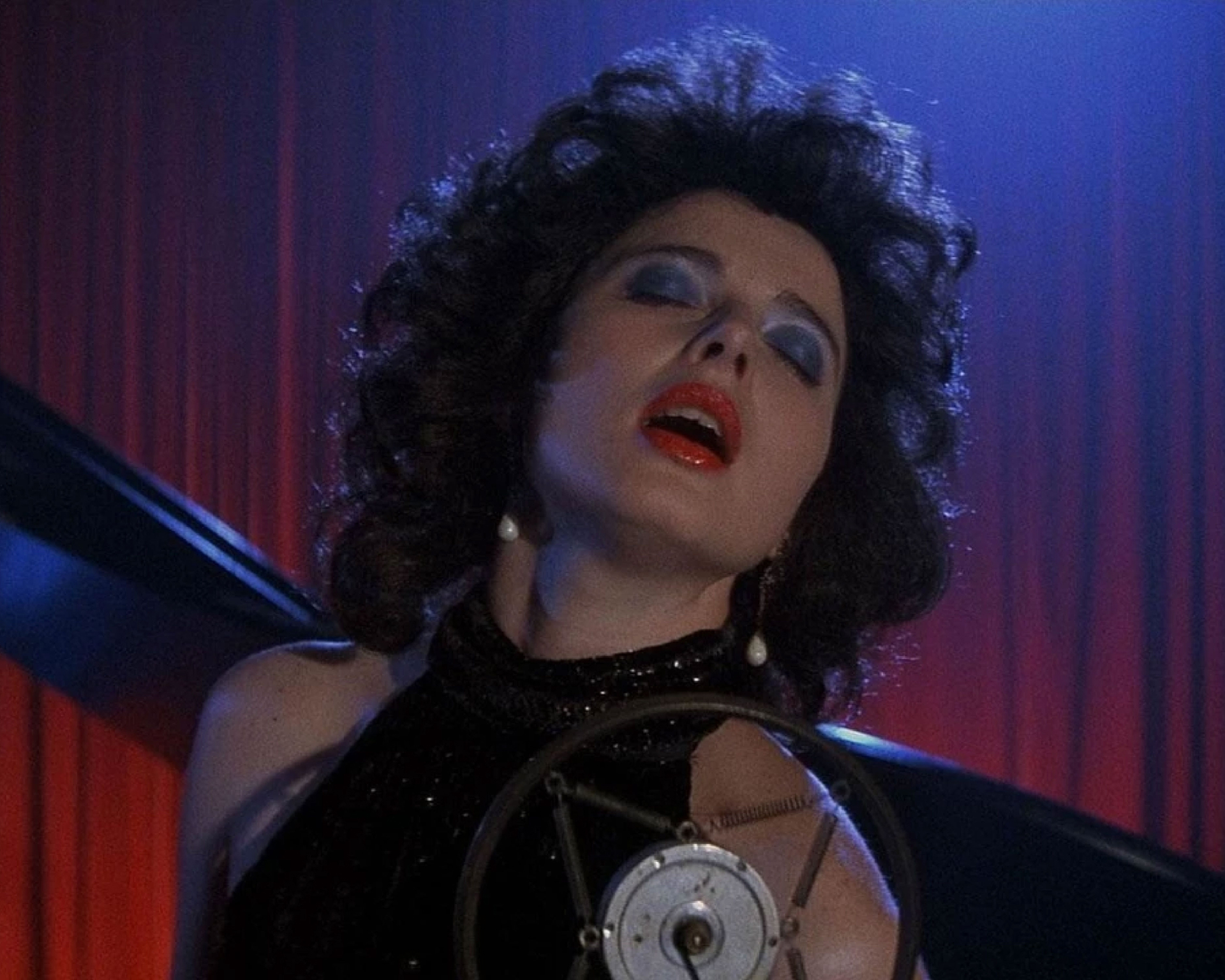 Blue Velvet by David Lynch (thumbnail)