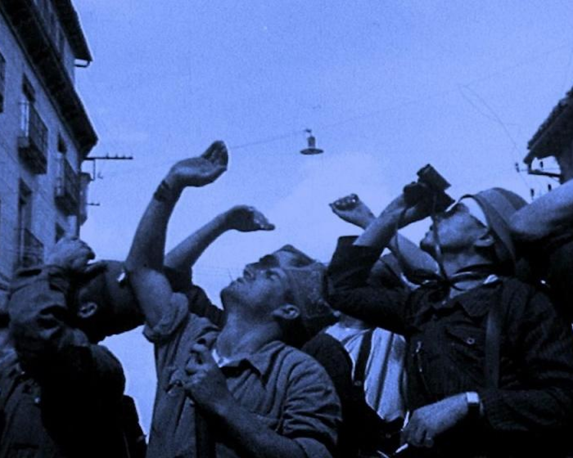 Frente a Guernica by Yervant Gianikian and Angela Ricci Lucchi (thumbnail)