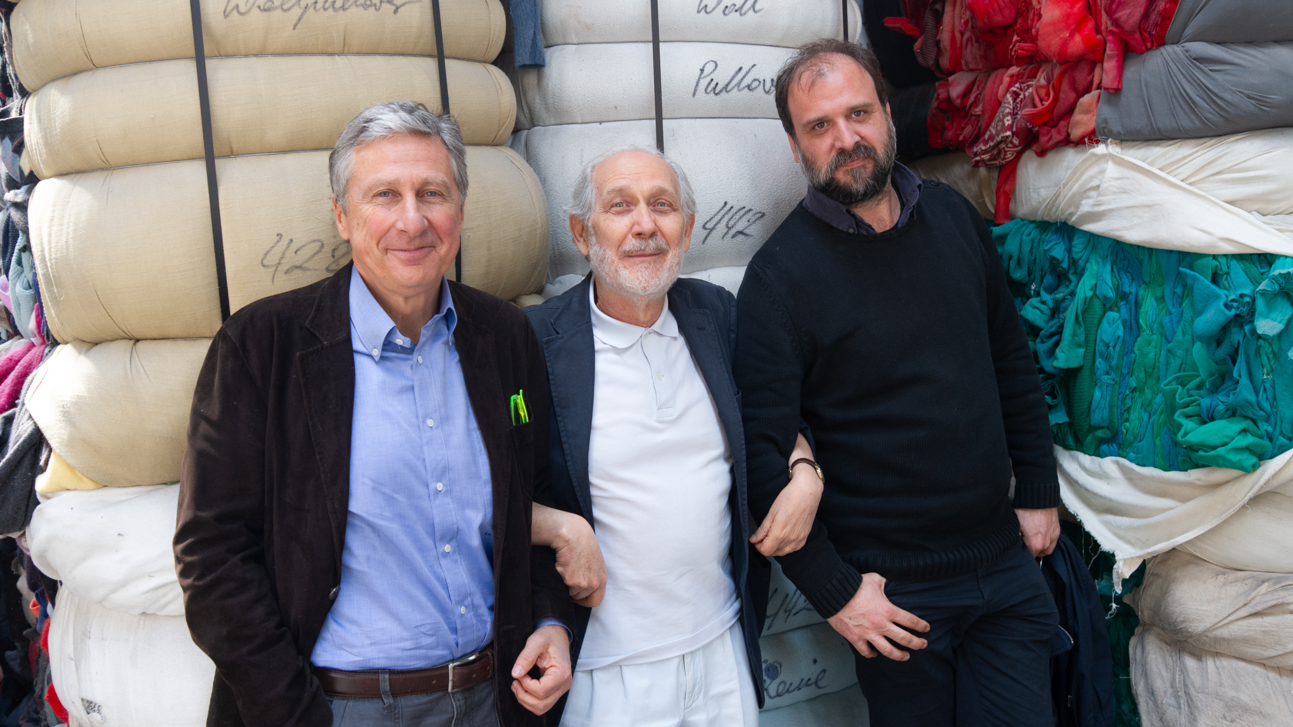From left: Fabio Gori, Emilio Isgrò, Stefano Pezzato at the exhibition "Maledetti toscani, benedetti italiani". Photo by Carlo Fei