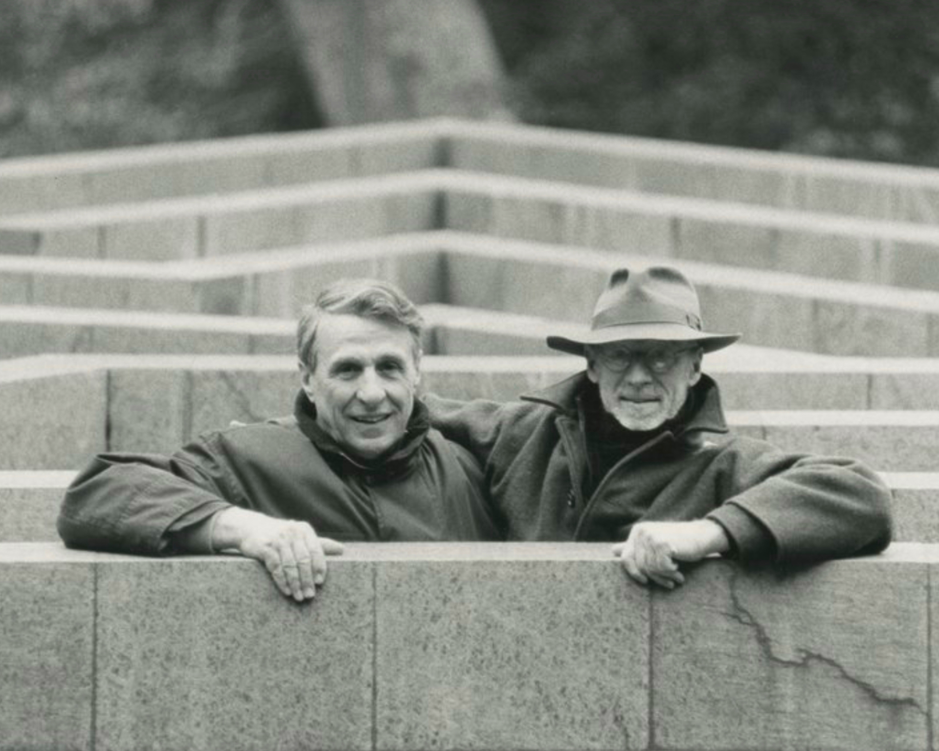 Giuliano Gori e Robert Morris nel Labirinto alla Fattoria di Celle