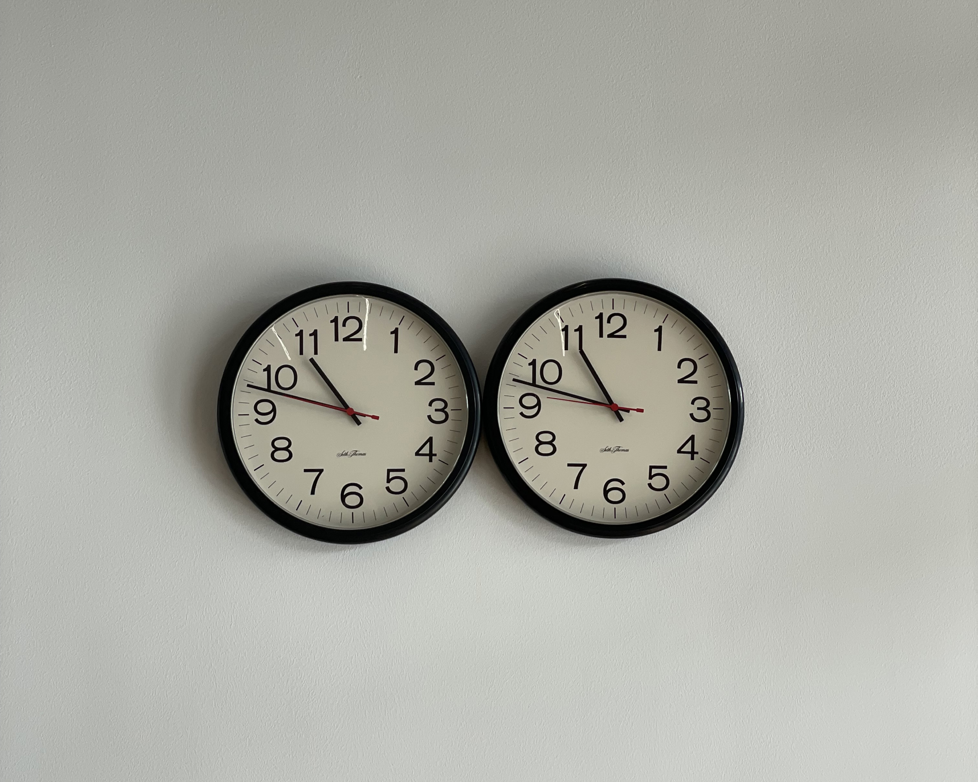 “Untitled” (Perfect Lovers) di Félix González-Torres (1987–1990) esposta a Glenstone nel 2023.