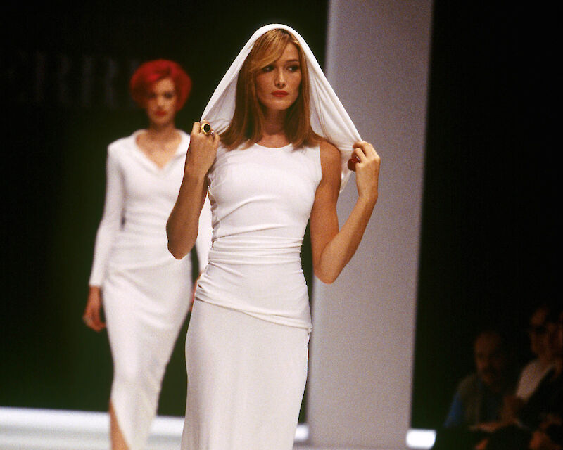 Runway photo, Gianfranco Ferré Prêt-à-porter Spring/Summer 1996, look 74. Courtesy of the Gianfranco Ferré Research Center, Politecnico di Milano.
