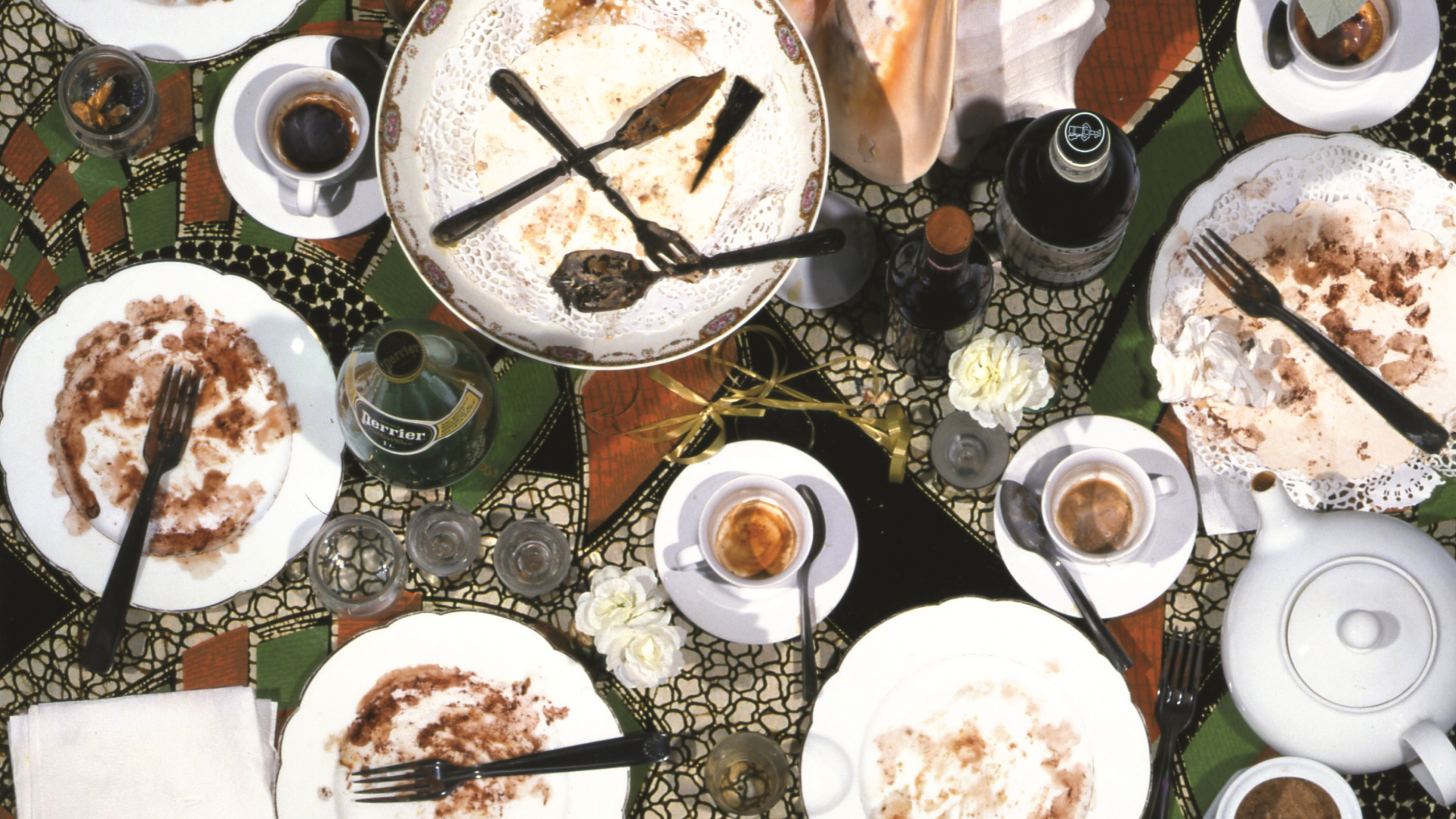 Daniel Spoerri, La gouter de la famille Andreae, 1992. Assemblaggio su tavola, "tableau-piège", 90x90x45 cm. Centro per l'arte contemporanea Luigi Pecci, Prato. Donazione di Carlo Palli