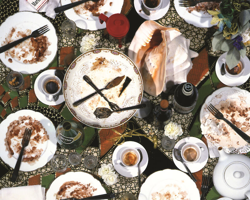 Daniel Spoerri, La gouter de la famille Andreae, 1992. Assemblaggio su tavola, "tableau-piège", 90x90x45 cm. Centro per l'arte contemporanea Luigi Pecci, Prato. Donazione di Carlo Palli