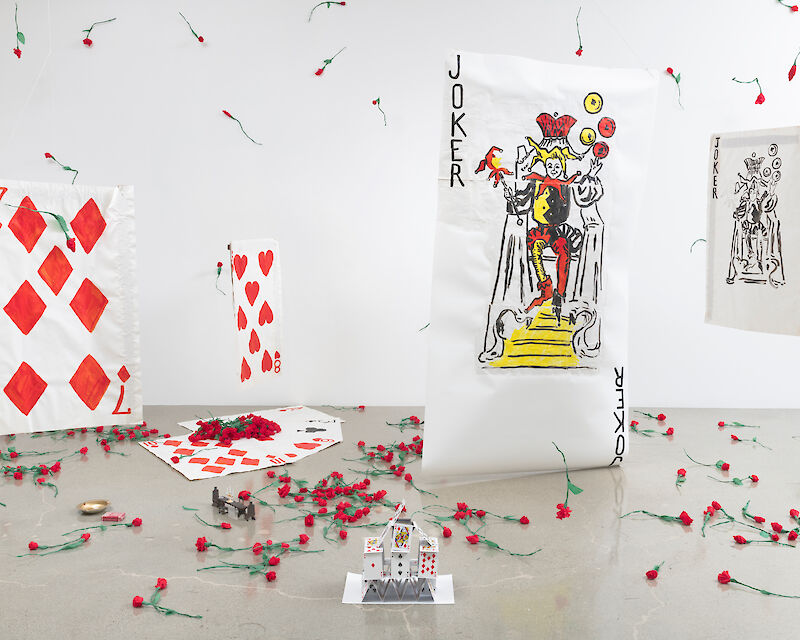 Karen Kilimnik, The Joker Episode of the Avengers, 1991. Materiali vari, dimensioni variabili. Courtesy l’artista e Sprüth Magers