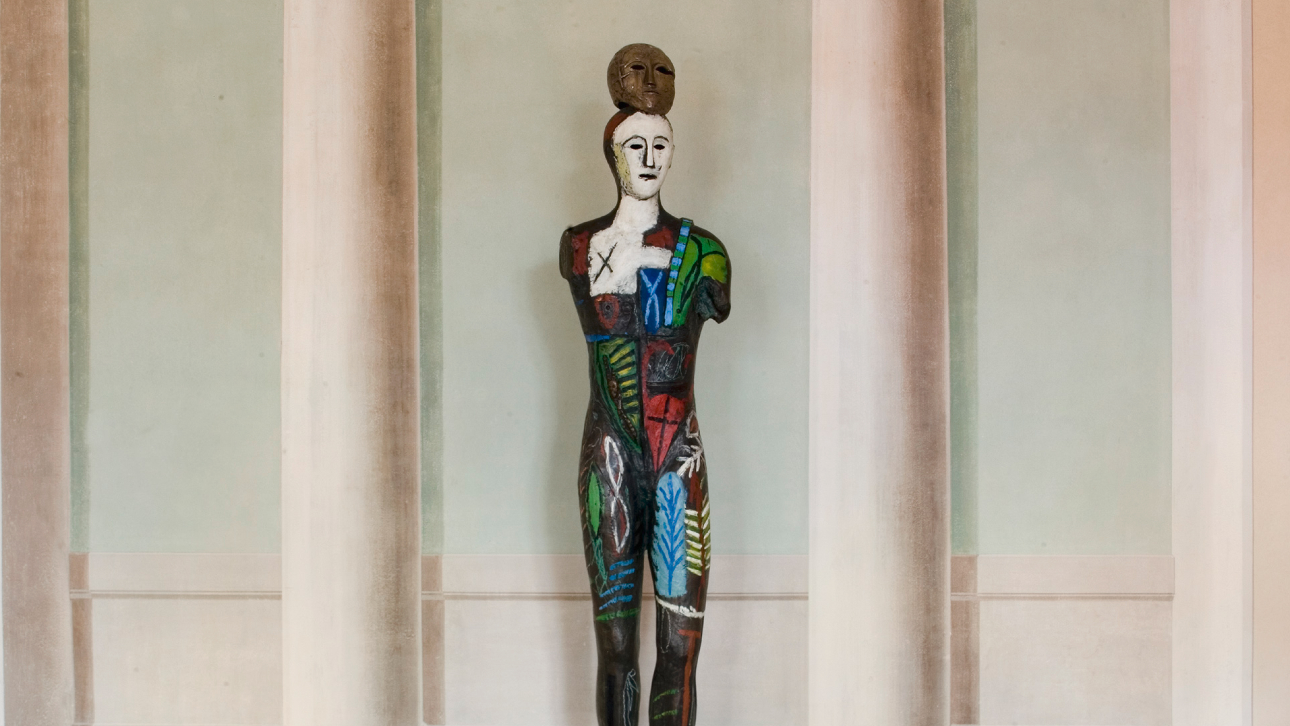 Senza titolo, 2002, bronzo policromo con pittura a olio, della collezione del Centro Pecci.