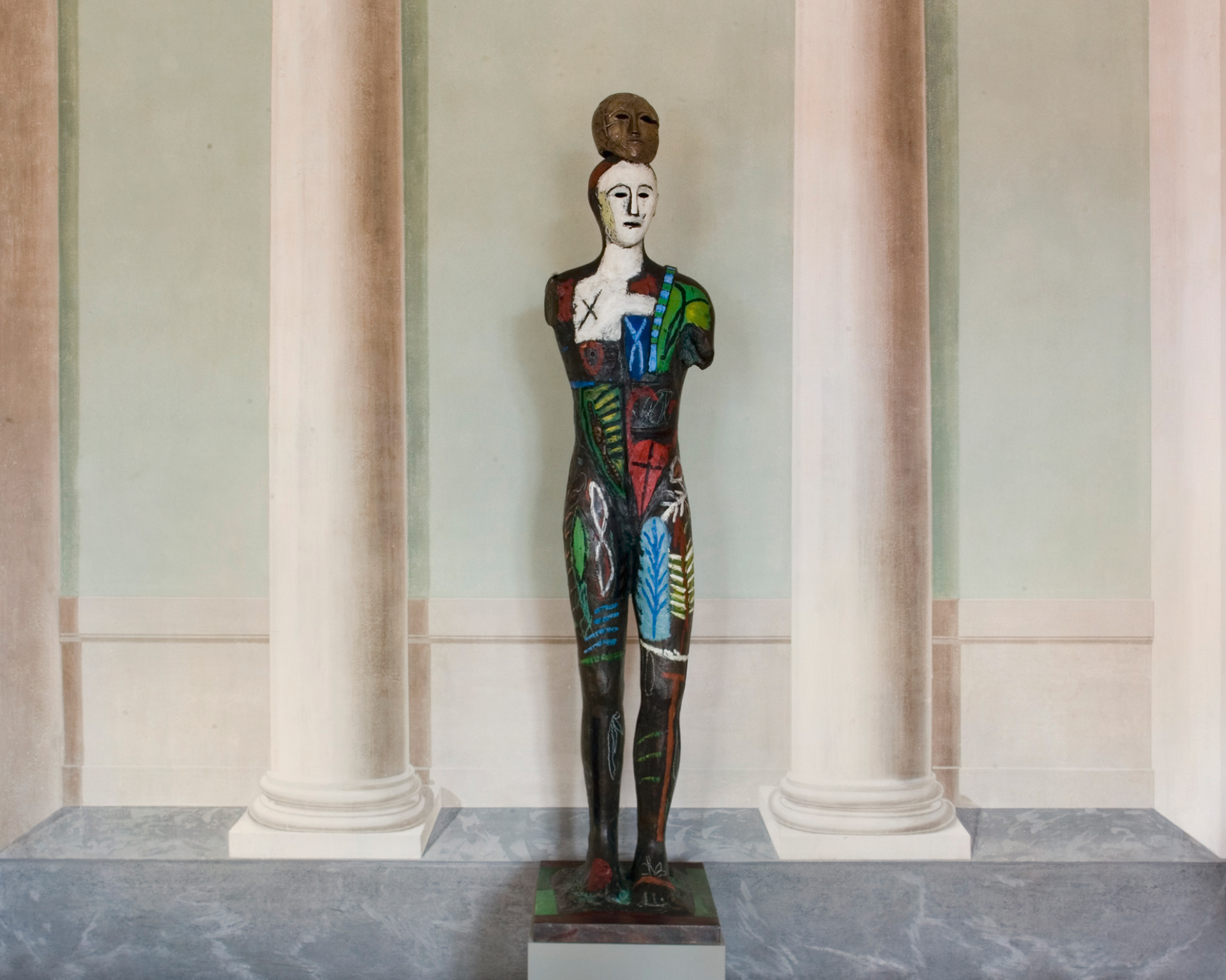 Senza titolo, 2002, bronzo policromo con pittura a olio, della collezione del Centro Pecci.