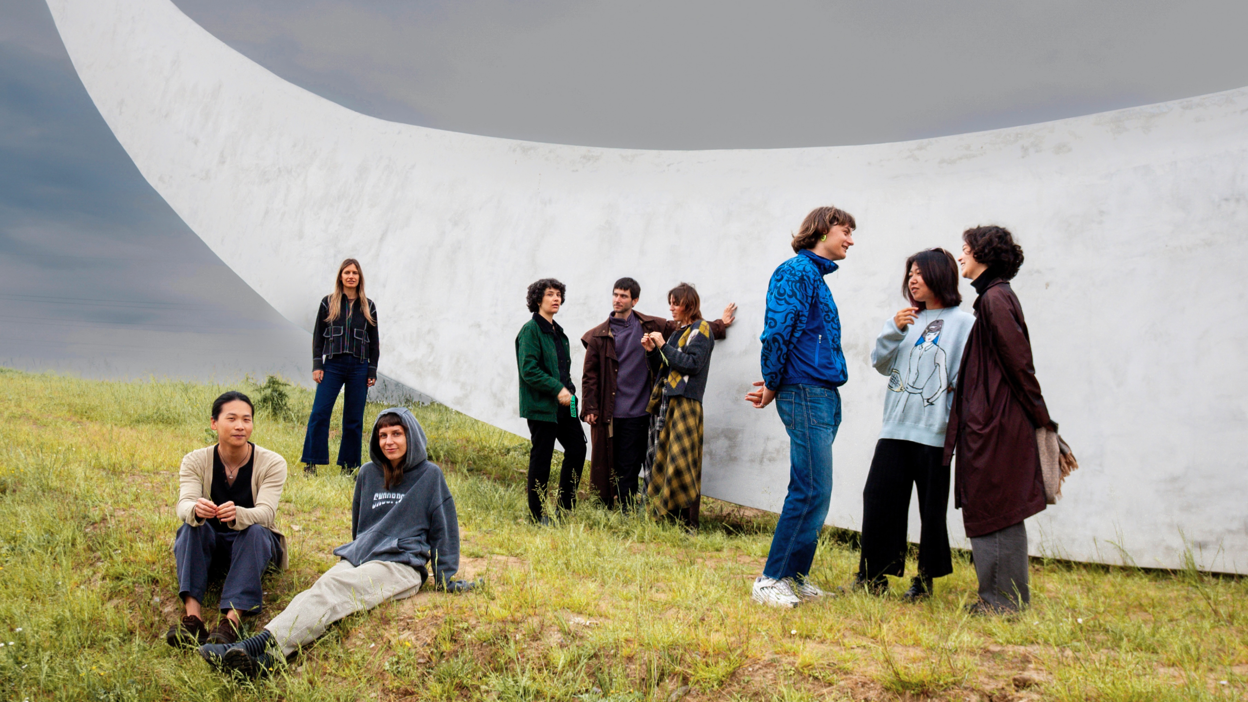 Artiste e artisti e curatrici e curatori del primo ciclo di SUPERTOSCANA Ph. Irene Marino