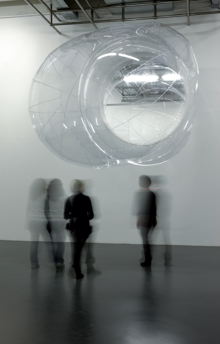 Loris Cecchini. Dotsandloops, fotografie di allestimento, 2009