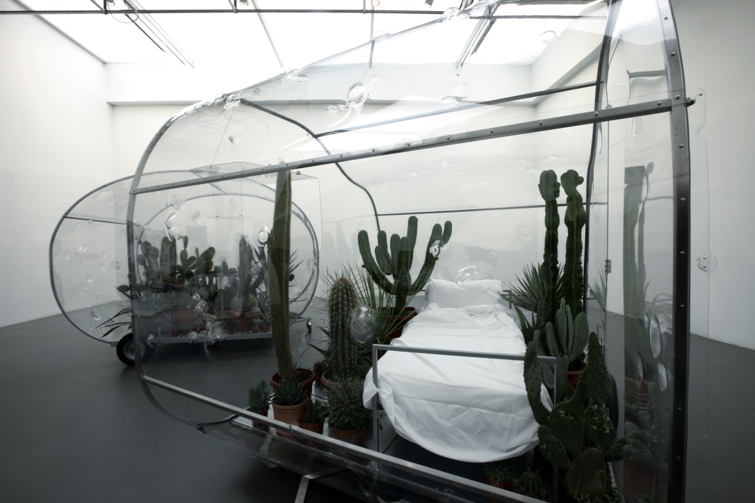 Loris Cecchini. Dotsandloops, fotografie di allestimento, 2009