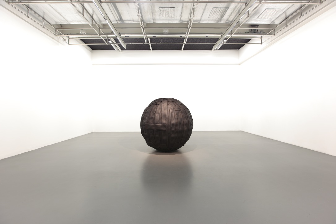 Paolo Canevari. Nobody Knows, fotografie di allestimento, 2010