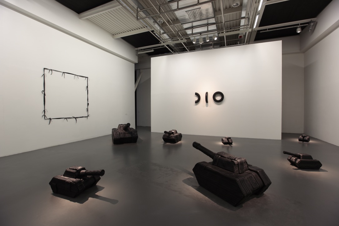 Paolo Canevari. Nobody Knows, fotografie di allestimento, 2010