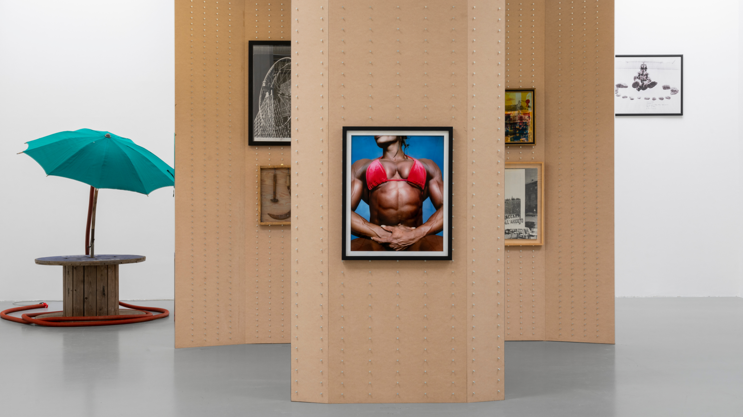 Installation view, ROTTE. Arte di rottura dalla donazione Carlo Pall, Centro Pecci, Prato. Ph. Alessandro Saletta e Agnese Bedini, DSL Studio