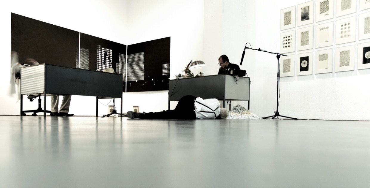 Marco Neri. Omissis, fotografia dell'allestimento e della performance della compagnia Motus, 2006