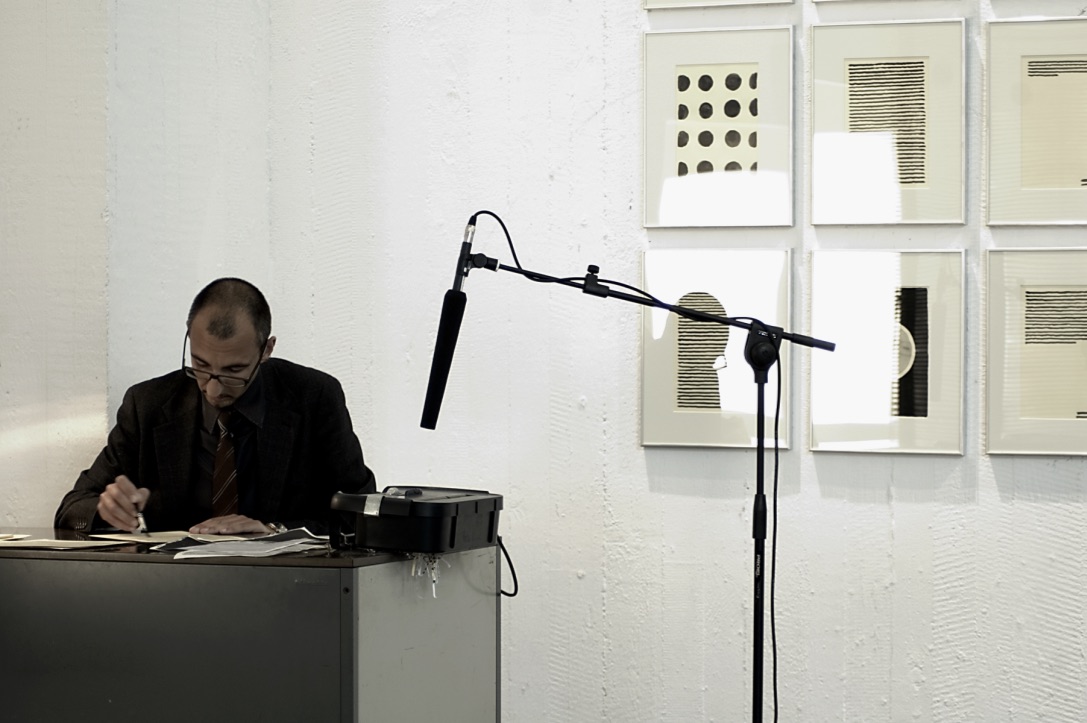 Marco Neri. Omissis, fotografia dell'allestimento e della performance della compagnia Motus, 2006
