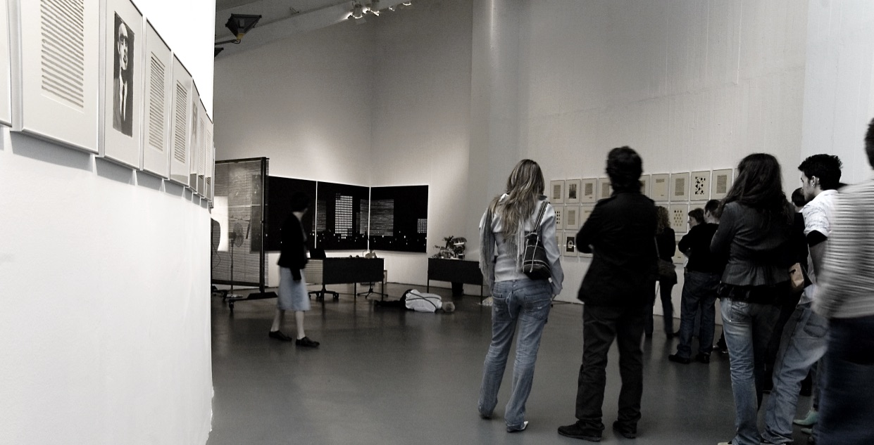 Marco Neri. Omissis, fotografia dell'allestimento e della performance della compagnia Motus, 2006