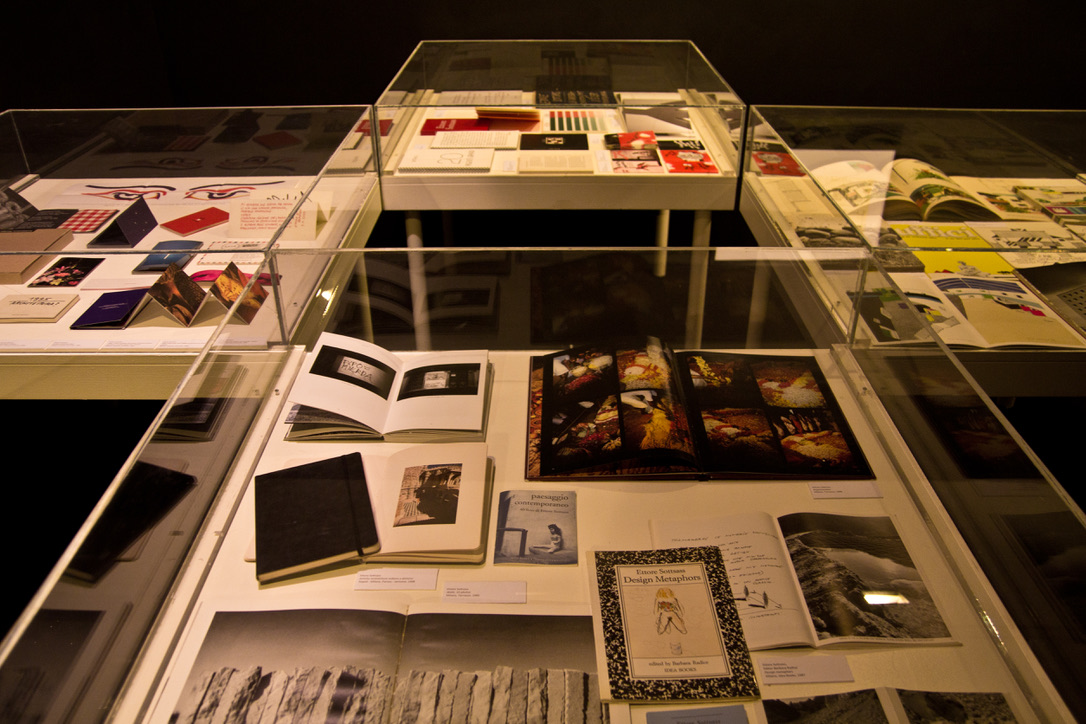 I libri di Ettore Sottsass, fotografia di allestimento, 2013