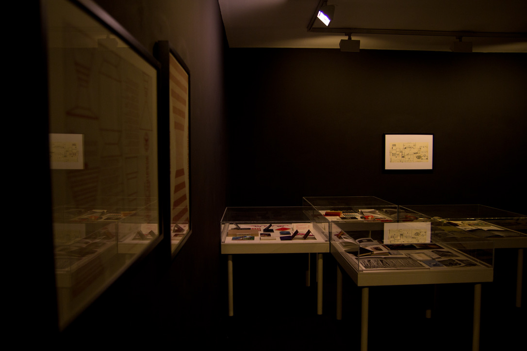 I libri di Ettore Sottsass, fotografia di allestimento, 2013