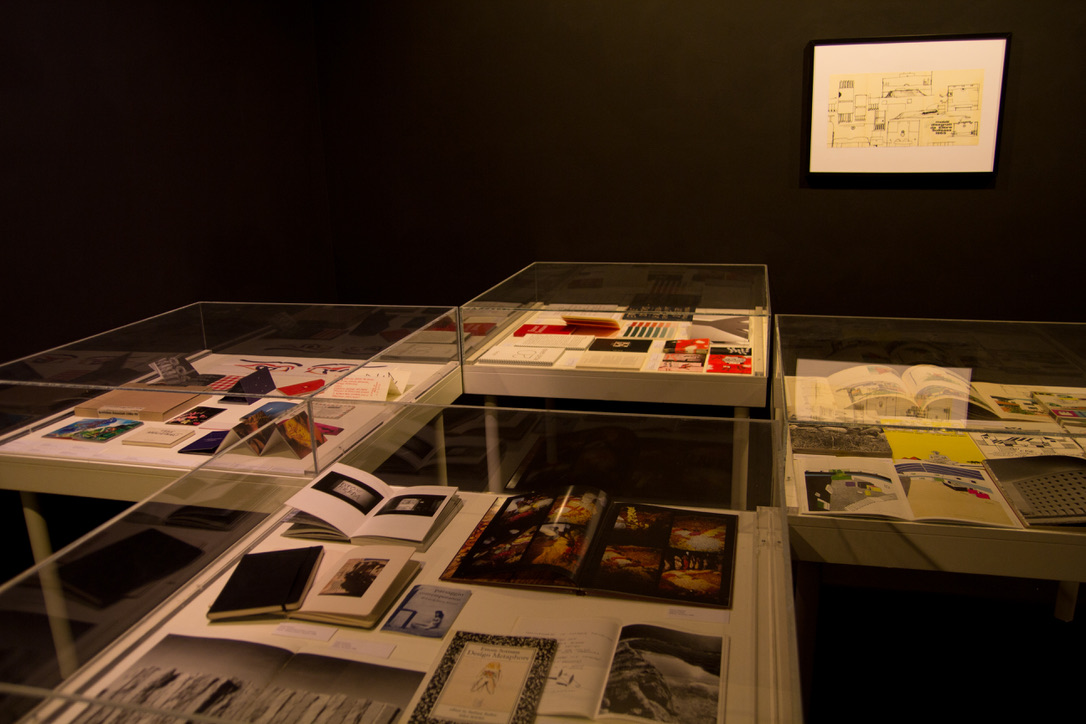 I libri di Ettore Sottsass, fotografia di allestimento, 2013
