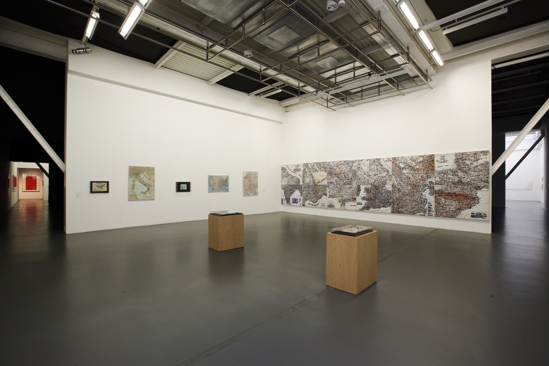 Dichiaro di essere Emilio Isgrò, fotografie di allestimento, 2008
