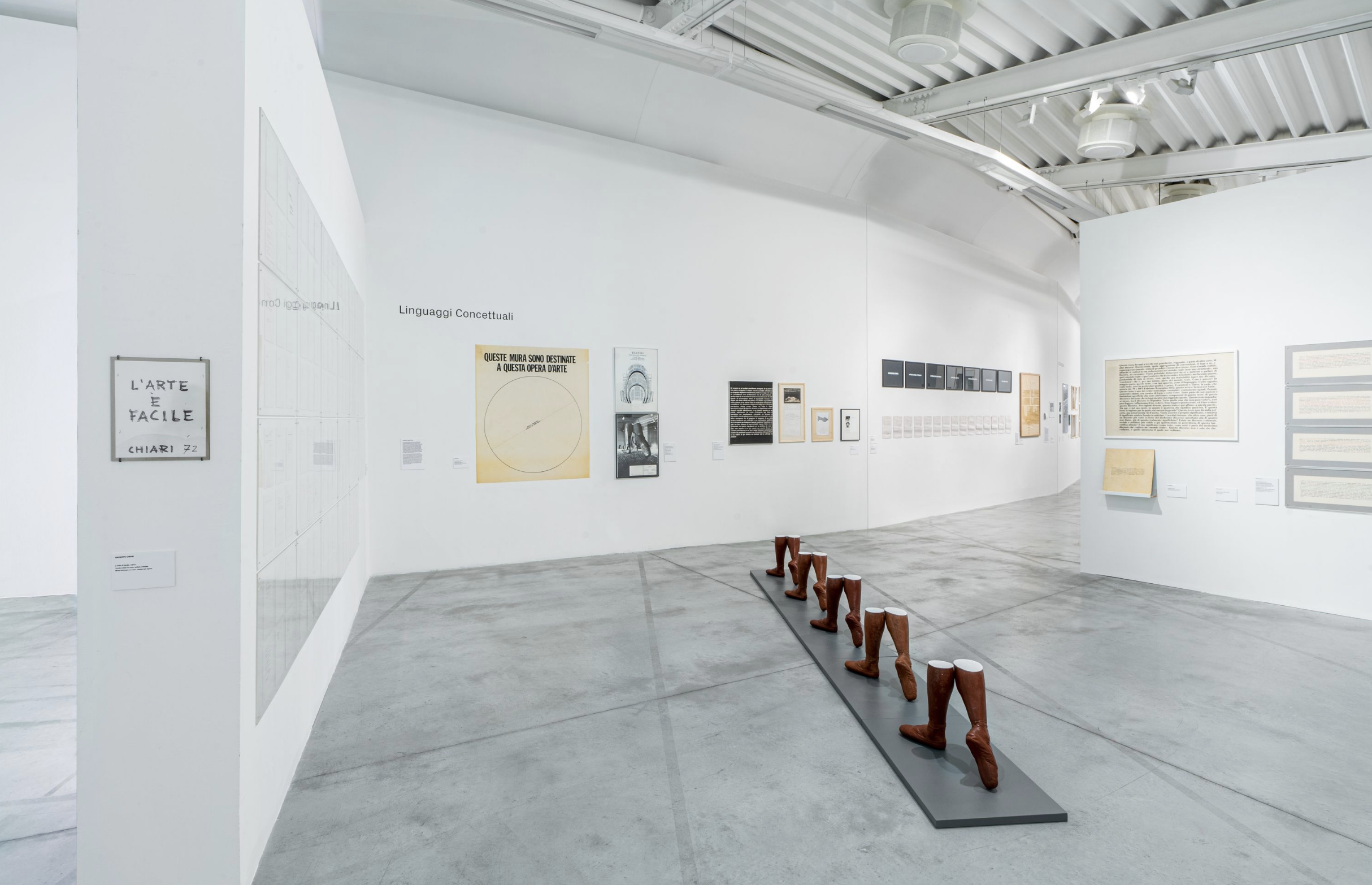 Schema 50. Una galleria fra le neo-avanguardie (1972-1994), fotografia di allestimento, 2022
