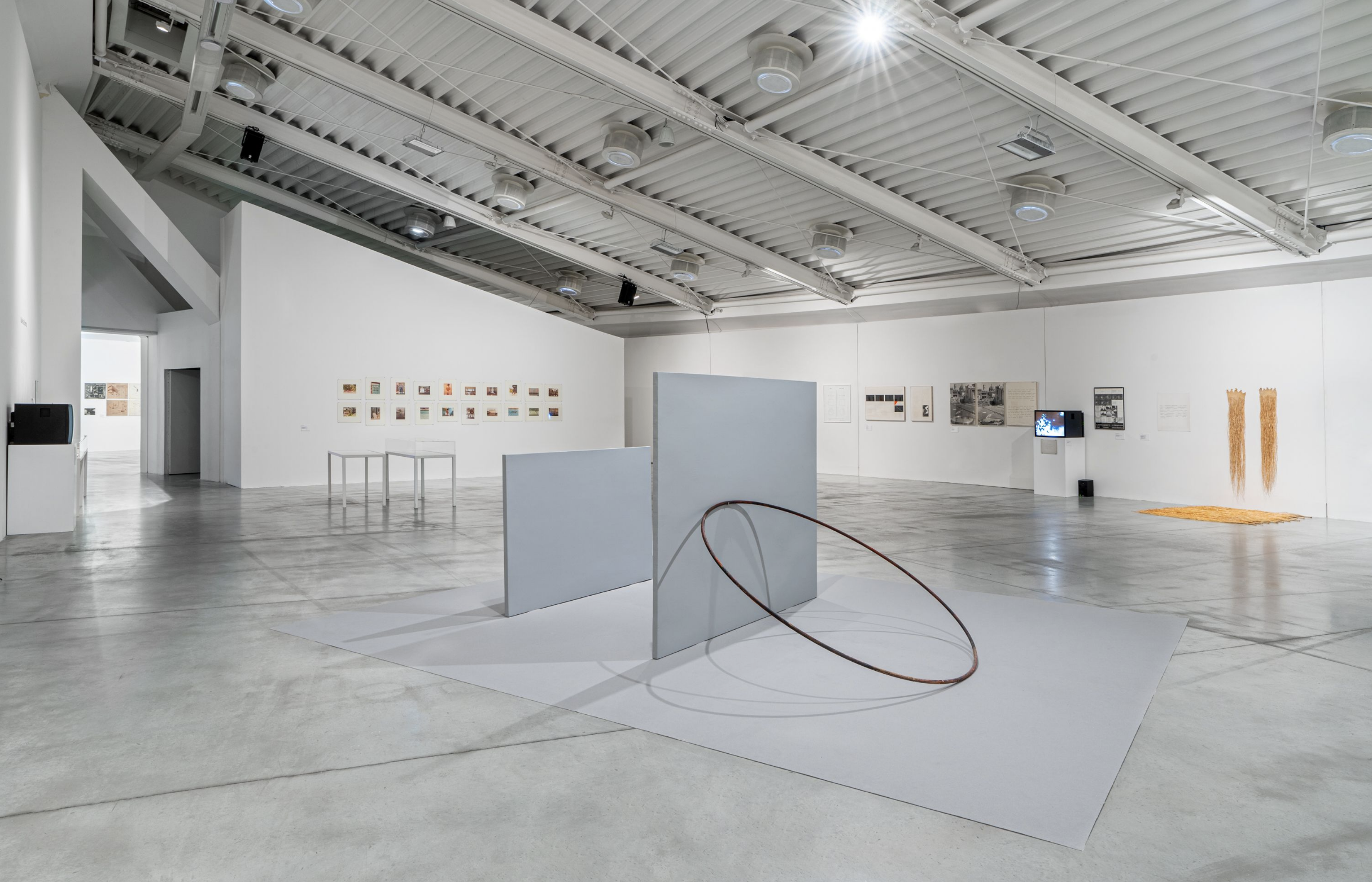 Schema 50. Una galleria fra le neo-avanguardie (1972-1994), fotografia di allestimento, 2022